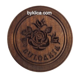 Дървена чиния с дърворезба на роза с диаметър 10 см.