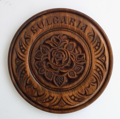 Чиния с дърворезба на роза - 30 см
