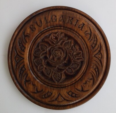 Чиния с дърворезба на роза - 22 см