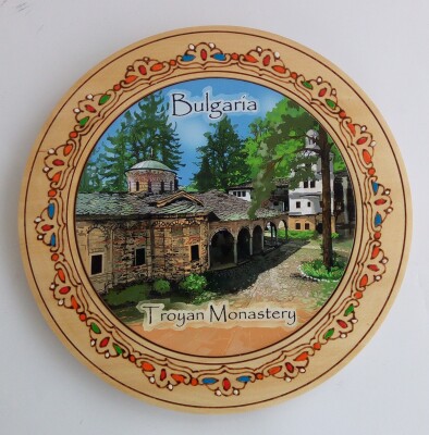 Дървена чиния сувенир ТРОЯНСКИ МАНАСТИР