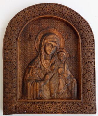 Икона с дърворезба на Дева Мария с Младенеца