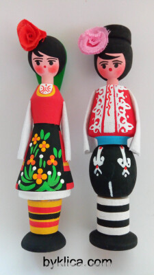 Кукли сувенир от дърво с фолклорни носии