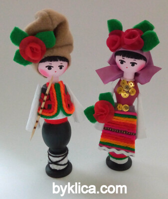 Сувенир Кукли от дърво с фолклорни носии