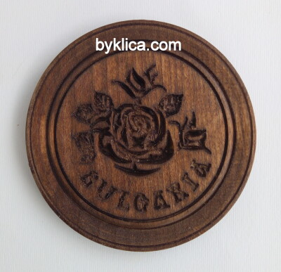 Дървена чиния с дърворезба на роза 15 см.