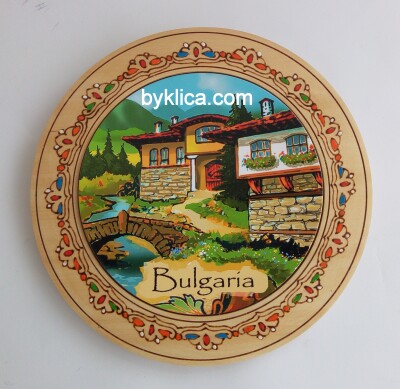 Дървена чиния с пирография