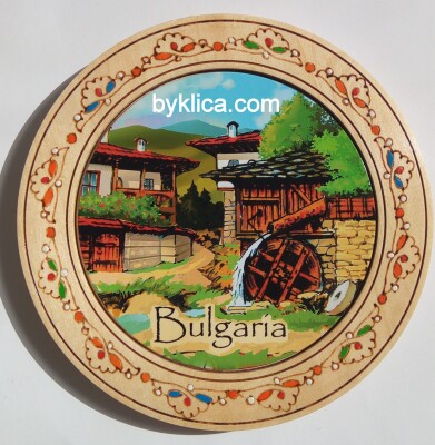 Дървена чиния сувенир с пирография