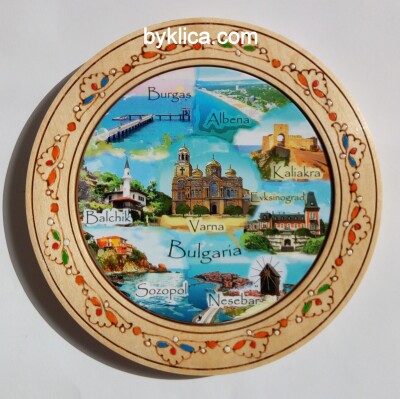 Чиния сувенир от дърво с пирография