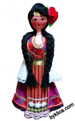 Дървена кукла сувенир