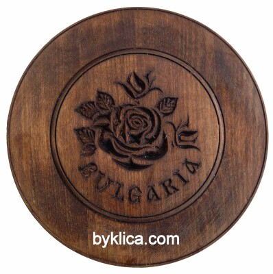 Дървена чиния с дърворезба на роза с диаметър 18 см.