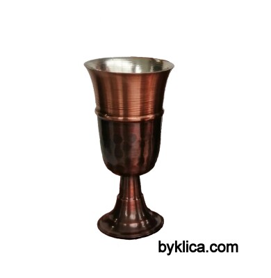 Чаша за вино от кована мед