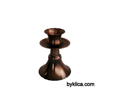 Свещник от кована мед