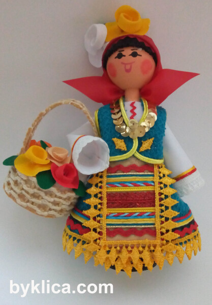 14лв. Сувенир Кукла момиче с кошница